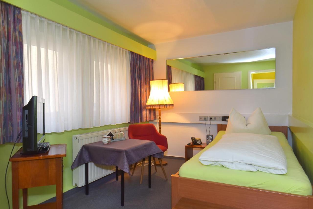 Hotel Goldene Sonne Arnstadt Bagian luar foto