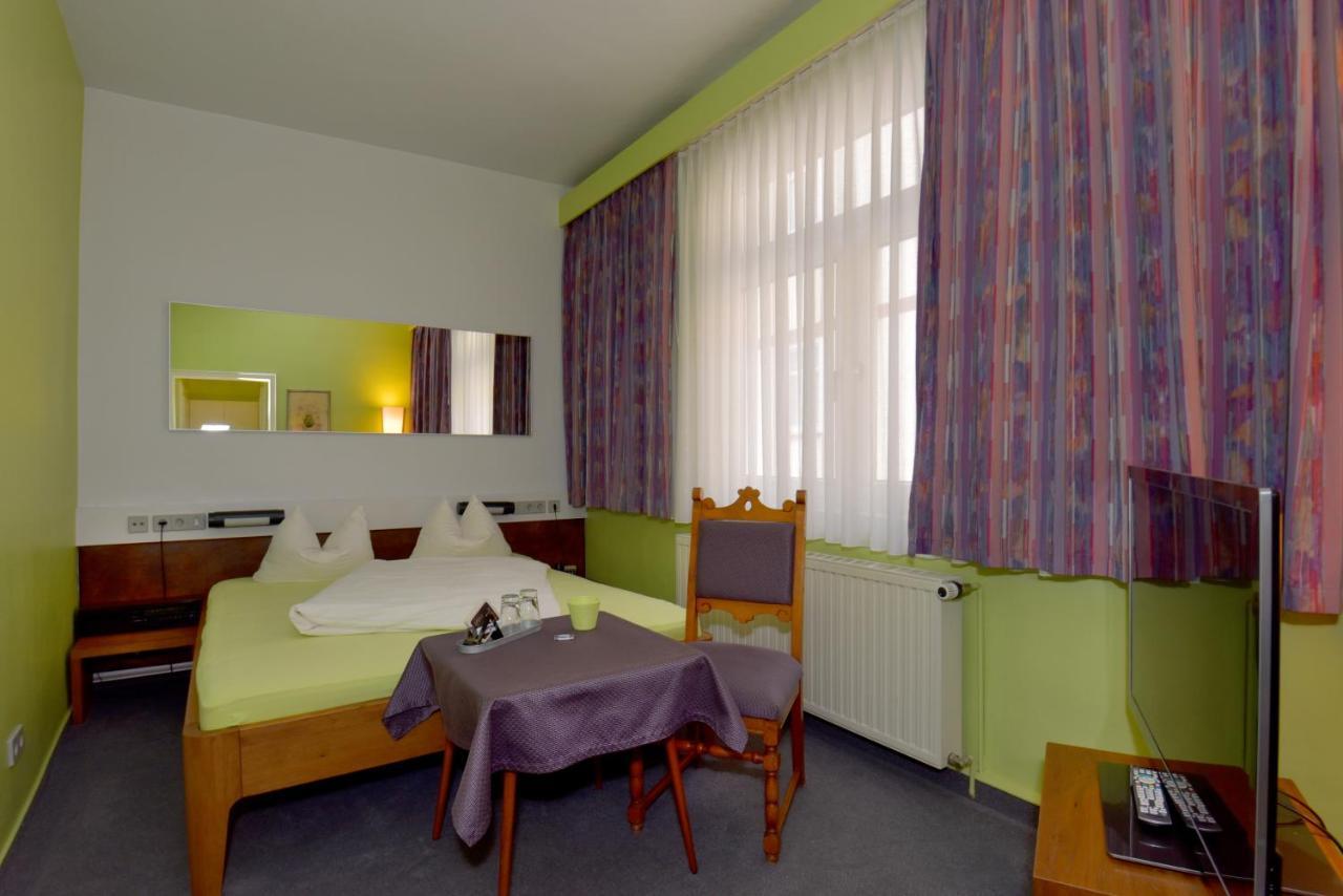 Hotel Goldene Sonne Arnstadt Bagian luar foto