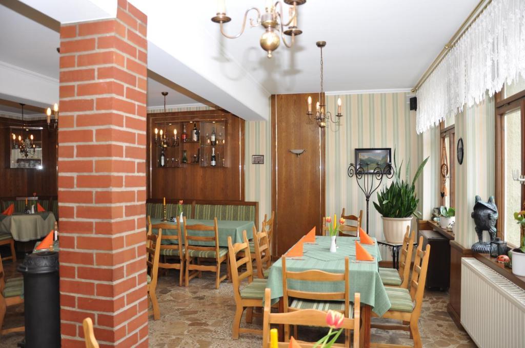 Hotel Goldene Sonne Arnstadt Bagian luar foto