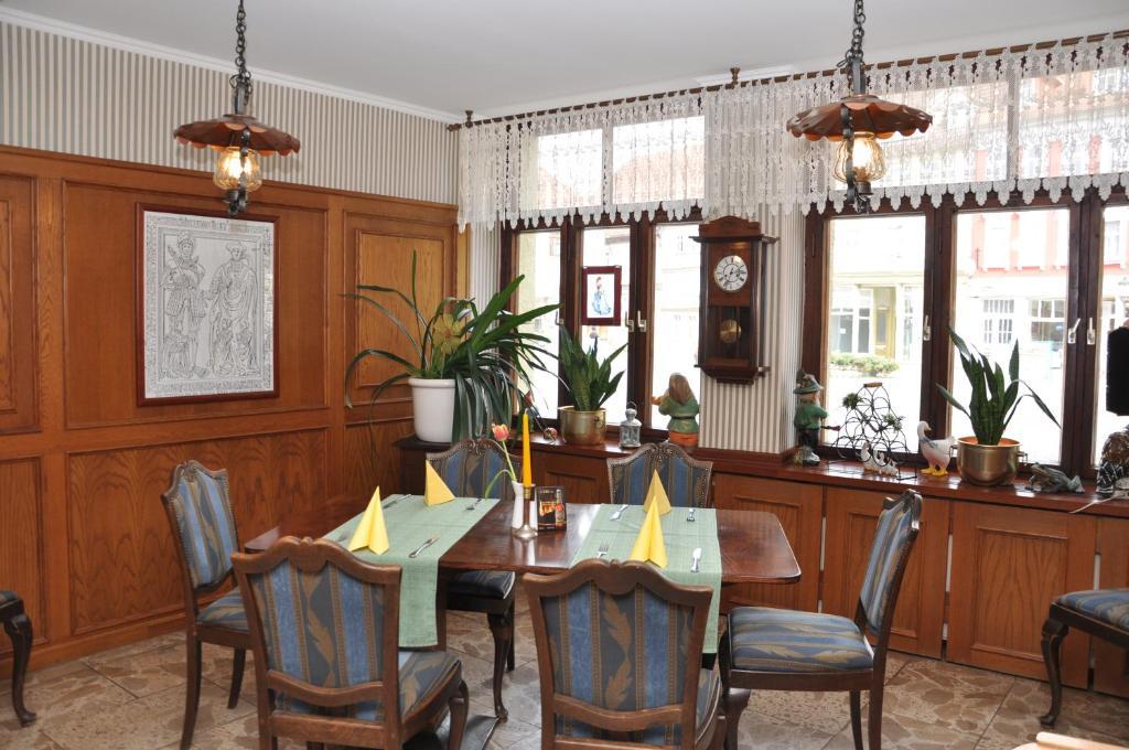 Hotel Goldene Sonne Arnstadt Bagian luar foto